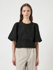 YAS Bluzka w kolorze czarnym rozmiar: 40. Czarne bluzki damskie YAS, bez wzorów, bez kołnierzyka, bez ramiączek. Za 139.87 zł.