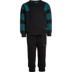 Adidas Originals CREW SET Sweter black/mystery green. Czarne swetry chłopięce Adidas Originals, z bawełny. Za 269.00 zł.