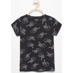 T-shirt z kontrastowym nadrukiem - Czarny. Koszulki i t-shirty dziewczęce marki FOUGANZA. W wyprzedaży za 9.99 zł.