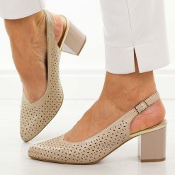 Beżowe ażurowe czółenka damskie M.Daszyński 2263A-7. Brązowe czółenka damskie M.Daszyński, w ażurowe wzory, ze skóry, bez obcasa, na słupku. Za 169.00 zł.