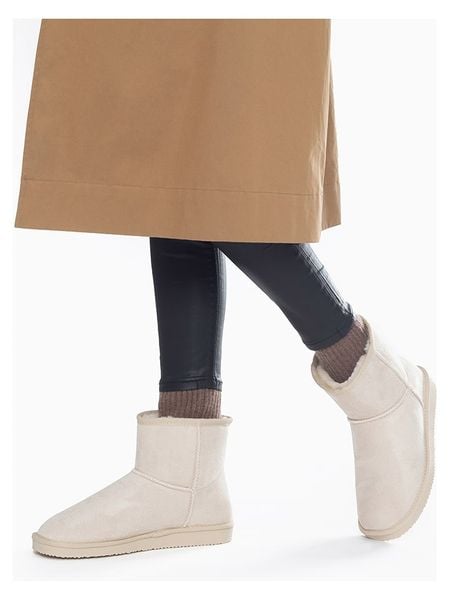 ISLAND BOOT Botki zimowe "Stela" w kolorze kremowym rozmiar: 38. Brązowe botki damskie Island Boot, na zimę, z materiału, bez obcasa, bez zapięcia. Za 159.95 zł.
