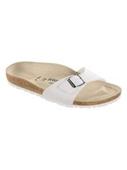Birkenstock Klapki w kolorze białym rozmiar: 36. Białe klapki damskie Birkenstock, bez wzorów, z otwartym noskiem, bez obcasa, bez zapięcia. Za 224.52 zł.