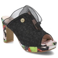 Czarne Klapki Laura Vita Eleganckie Obuwie Damskie. Czarne klapki damskie LAURA VITA, bez wzorów, z koronki, bez obcasa, na obcasie, bez zapięcia. Za 349.00 zł.