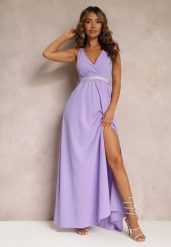 Jasnofioletowa Rozkloszowana Sukienka z Wycięciem i Paskiem w Cyrkonie Elineta. Fioletowe sukienki damskie Renee, bez wzorów, z materiału, eleganckie, bez ramiączek. W wyprzedaży za 107.99 zł.