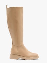 Beżowe kozaki z szeroką cholewką. Brązowe kozaki damskie Ryłko, ze skóry, z okrągłym noskiem, bez obcasa, na obcasie, bez zapięcia. W wyprzedaży za 199.99 zł.