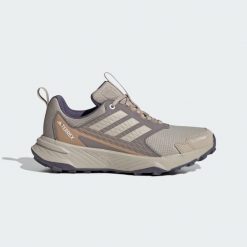 Buty do biegów przełajowych Terrex Tracefinder 2 CLIMAPROOF. Brązowe obuwie sportowe damskie Adidas, bez zapięcia, do biegania. Za 349.00 zł.