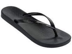 Japonki plażowe damskie Ipanema Anatomic Tan FEM. Czarne klapki damskie Ipanema, bez wzorów, z gumy, bez obcasa, na płaskiej podeszwie, bez zapięcia. Za 49.99 zł.
