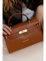 Mia Tomazzi Torebka "Tazzoli" w kolorze jasnobrązowym - 27 x 19 x 11 cm rozmiar: onesize. Brązowe torebki klasyczne damskie Mia Tomazzi, z materiału, przez ramię, bez dodatków. Za 369.99 zł.