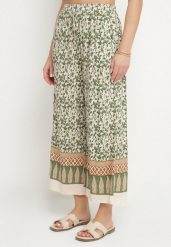 Zielone Bawełniane Spodnie z Wysokim Stanem o Długości 7/8 ze Wzorem Boho Lisavinea. Zielone spodnie materiałowe damskie Born2be, z aplikacjami, z bawełny. Za 29.99 zł.