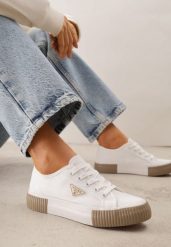 Biało-Beżowe Trampki VICES na Żłobionej Platformie Zdobione Trójkątną Aplikacją Lorerina. Białe trampki damskie Renee, z aplikacjami, z materiału, bez zapięcia. Za 59.99 zł.