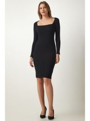 Happiness Istanbul Sukienka w kolorze czarnym rozmiar: S/M. Czarne sukienki damskie Happiness Istanbul, bez wzorów, bez ramiączek. Za 39.99 zł.