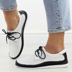 Białe wt/nv skórzane ażurowe półbuty damskie T.Sokolski W26-01. Białe półbuty damskie Sokolski, na lato, w ażurowe wzory, z jeansu, z okrągłym noskiem, bez obcasa, bez zapięcia. Za 209.00 zł.