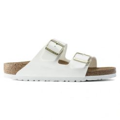Klapki damskie Birkenstock Arizona BF (1005294). Czerwone klapki damskie Birkenstock, bez wzorów, bez obcasa, bez zapięcia. Za 399.99 zł.