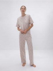 Dwuczęściowa piżama w serca - beżowy. Brązowe piżamy damskie Reserved, bez wzorów, z bawełny, bez ramiączek. Za 79.99 zł.