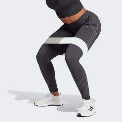 Legginsy Seamless Branded 7/8. Czarne legginsy damskie Adidas, m, bez wzorów, z materiału. Za 171.99 zł.