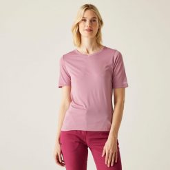 Koszulka turystyczna damska Fingal V-Neck. Czerwone bluzki damskie Regatta, bez wzorów, z poliesteru, bez kołnierzyka, bez ramiączek. W wyprzedaży za 59.99 zł.
