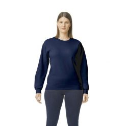 Bluza z okrągłym dekoltem Gildan Midweight Softstyle. Niebieskie bluzy damskie GILDAN, s, bez wzorów, z bawełny, bez kaptura. Za 125.00 zł.
