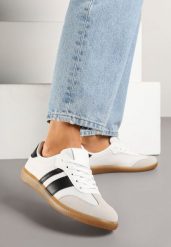 Białe Sneakersy Tenisówki z Ozdobnymi Paskami Jenavena. Białe obuwie sportowe damskie Born2be, bez zapięcia, tenisowe. Za 74.99 zł.