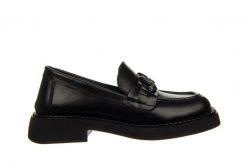 Półbuty Bayla-161 157 2343 10 Black 161608, Czarny, Skóra naturalna - 37. Czarne półbuty damskie Bayla, z aplikacjami, ze skóry, bez obcasa, bez zapięcia. W wyprzedaży za 332.10 zł.