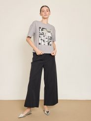 BGN Koszulka w kolorze szarym rozmiar: 34. Szare bluzki damskie BGN, bez wzorów, bez kołnierzyka, bez ramiączek. Za 56.99 zł.