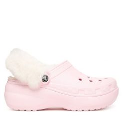 Klapki Crocs. Czerwone klapki damskie Crocs, bez wzorów, bez obcasa, bez zapięcia. Za 309.99 zł.