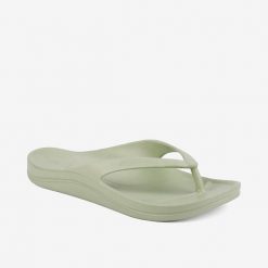 Damskie klapki Coqui Naitiri. Zielone klapki damskie Coqui, bez wzorów, bez obcasa, bez zapięcia. Za 114.99 zł.