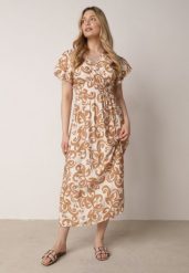 Brązowa Wiskozowa Sukienka z Kopertowym Dekoltem i Gumkami w Talii Shyraya. Brązowe sukienki damskie Born2be, bez wzorów, z materiału, bez ramiączek. Za 79.99 zł.