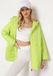 Zielona Kurtka Oversize z Kapturem z Ozdobnym Pikowaniem i Rozcięciem Klimella. Zielone kurtki damskie Born2be, m, bez wzorów, z kapturem. Za 279.99 zł.