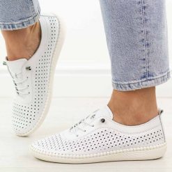 Białe ażurowane skórzane półbuty damskie T.Sokolski 2023-1. Białe półbuty damskie Sokolski, na jesień, bez wzorów, z jeansu, z okrągłym noskiem, bez obcasa, na płaskiej podeszwie, bez zapięcia. Za 249.00 zł.