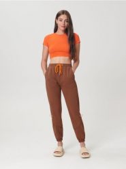 Spodnie dresowe jogger - brązowy. Brązowe spodnie sportowe damskie Sinsay, l, bez wzorów, z bawełny. W wyprzedaży za 39.99 zł.