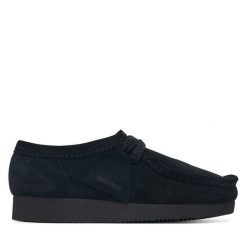 Półbuty Clarks. Czarne półbuty damskie Clarks, bez wzorów, bez obcasa, na płaskiej podeszwie, bez zapięcia. Za 429.99 zł.