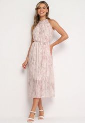 Jasnoróżowa Koktajlowa Sukienka z Dekoltem Typu Halter z Broszką w Kształcie Kwiatu Vikiida. Czerwone sukienki damskie Born2be, bez wzorów, eleganckie, bez ramiączek. Za 209.99 zł.