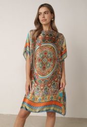 Pomarańczowe Ponczo z Satyny z Wiskozą i Jedwabiem w Rustykalny Wzór Telixis. Brązowe swetry klasyczne damskie Born2be, uniwersalny, z jeansu, bez kołnierzyka. Za 59.99 zł.