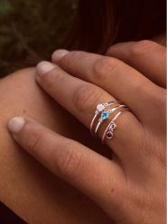 OR Carats Złoty pierścionek z diamentami i kamieniem szlachetnym rozmiar: 56. Żółte pierścionki damskie OR Carats, z diamentem, złote. Za 500.99 zł.