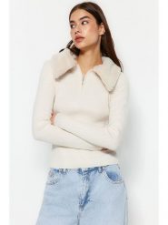 Trendyol Sweter w kolorze kremowym rozmiar: M. Brązowe swetry klasyczne damskie Trendyol, m, bez kołnierzyka. Za 78.99 zł.