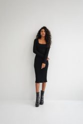 Dopasowana sukienka z długim rękawem w kolorze TOTALLY BLACK - PILAR-M/L. Czarne sukienki damskie Marsala, bez wzorów, z bawełny, bez ramiączek. W wyprzedaży za 47.48 zł.