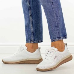 Białe skórzane półbuty damskie Filippo Dp7573/26. Białe półbuty damskie Filippo, na jesień, bez wzorów, z jeansu, z okrągłym noskiem, bez obcasa, na płaskiej podeszwie, bez zapięcia. W wyprzedaży za 215.10 zł.