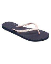 Japonki plażowe damskie ROXY Viva Tone II. Czerwone klapki damskie Roxy, bez wzorów, z materiału, bez obcasa, bez zapięcia. Za 74.99 zł.