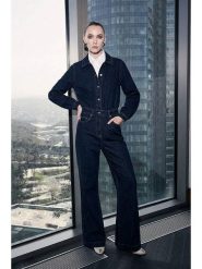 Trendyol Kombinezon dżinsowy w kolorze granatowym rozmiar: 42. Niebieskie kombinezony damskie Trendyol, bez wzorów, klasyczne, bez kołnierzyka, bez ramiączek. Za 217.99 zł.