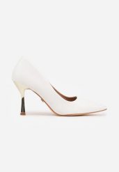 Białe Szpilki VICES z Wkładką ze Skóry Naturalnej i Metalicznym Akcentem Oshiera. Białe szpilki damskie Born2be, z aplikacjami, z jeansu, bez obcasa, na szpilce, bez zapięcia. Za 99.99 zł.