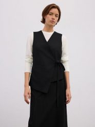 BGN Kamizelka w kolorze czarnym rozmiar: 40. Czarne kamizelki damskie BGN, bez wzorów, bez kaptura. Za 100.99 zł.