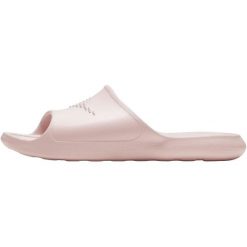 Klapki Nike Victori One, Kobiety. Czerwone klapki damskie Nike, bez wzorów, z gumy, bez obcasa, bez zapięcia. Za 290.00 zł.