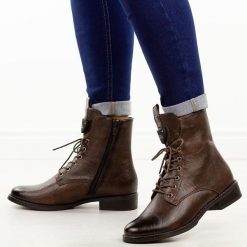 Brązowe botki damskie zimowe M.Daszyński Sa62-125. Brązowe botki damskie M.Daszyński, na jesień, z jeansu, eleganckie, z okrągłym noskiem, bez obcasa, na płaskiej podeszwie, bez zapięcia. Za 219.00 zł.