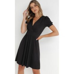 Czarna Sukienka Coryle. Czarne sukienki damskie Born2be, bez wzorów, z dzianiny, bez ramiączek. Za 219.99 zł.
