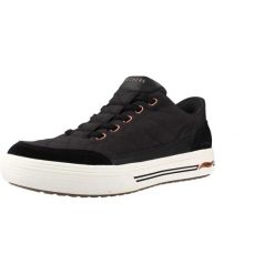 Buty SKECHERS 177209S ARCH FIT ARCADE CUDDLE STEP Czarny. Czarne obuwie trekkingowe damskie Skechers, z syntetyku, bez zapięcia. Za 355.99 zł.