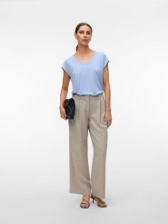 Vero Moda Koszulka w kolorze błękitnym rozmiar: S. Niebieskie bluzki damskie Vero Moda, s, bez wzorów, bez kołnierzyka, bez ramiączek. Za 60.99 zł.