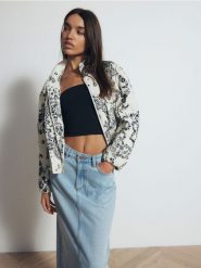 Kurtka ze wzorem typu paisley - kremowy. Białe kurtki damskie Reserved, l, bez wzorów, z bawełny, bez kaptura. W wyprzedaży za 89.99 zł.