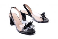 BRENDA ZARO 4303A czarne, sandały damskie. Czarne sandały damskie Brenda Zaro, bez wzorów, z gumy, bez obcasa, na obcasie, bez zapięcia. Za 359.94 zł.