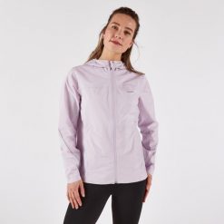 Kurtka do biegania w terenie przeciwdeszczowa damska Kiprun Run 500. Fioletowe kurtki damskie KIPRUN, xs, bez wzorów, z materiału, bez kaptura. Za 299.99 zł.