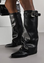 Czarne Kozaki z Noskiem w Szpic i Cholewką Imitującą Nogawkę z Klamrą Tusemira. Czarne kozaki damskie Born2be, bez obcasa, na płaskiej podeszwie, bez zapięcia. Za 189.99 zł.